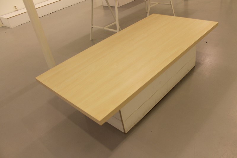 Presentatie tafel, afm. 150x75x40 cm (Kavel nr 418882, Eindtijd 07