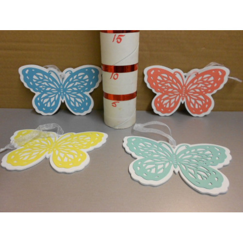 60 houten vlinders met dubbelzijdig tape achter, div kleuren