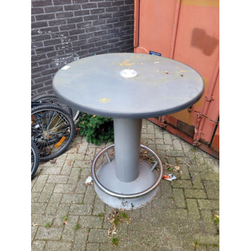 staan tafel met asbak 