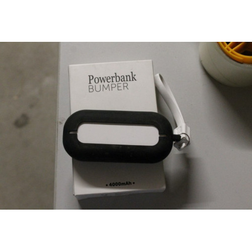 Powerbank  mix van kleur geleverd  1 stuks  DS 4