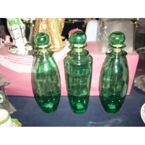 3 Groene glazen sierflessen met glazen bolstop hoogte 34 cm