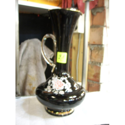 Handbeschilderde zwarte vaas hoogte 32 cm